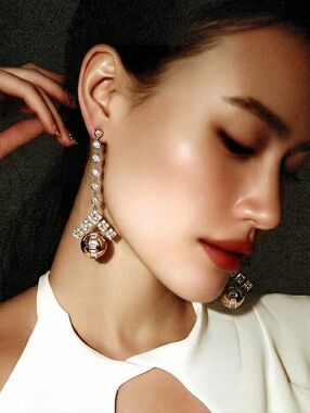 Henri Bendel Waldorf Drop Earrings NWT